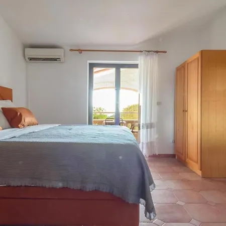Gaspar 2 With Terrace Near The Daire Rovinj