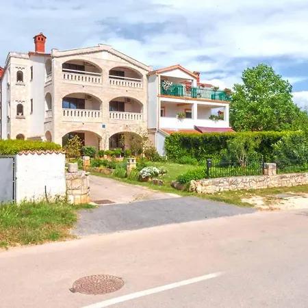 Daire Gaspar 2 With Terrace Near The *